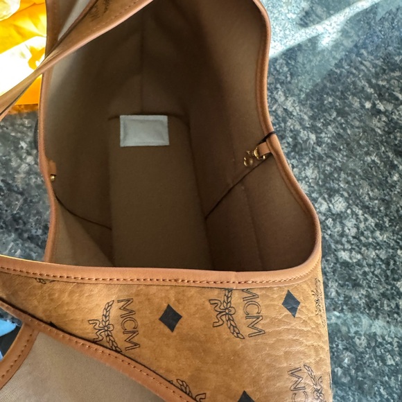 MCM XL Leni Shopper in Visetos Tote Bag, Purse. NWT Authentic $980 - Picture 10 of 16